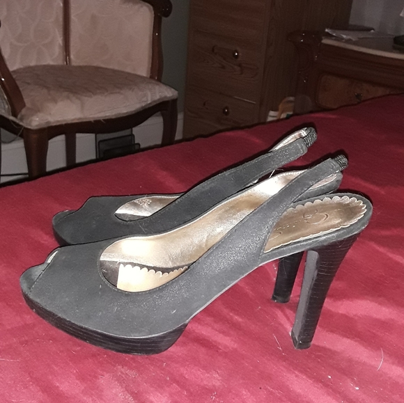 Shoes - Picture 2 of 2